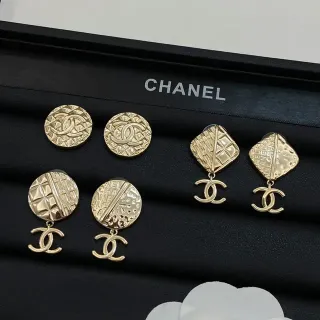 香奈儿金色绗缝刻字CC Logo耳环