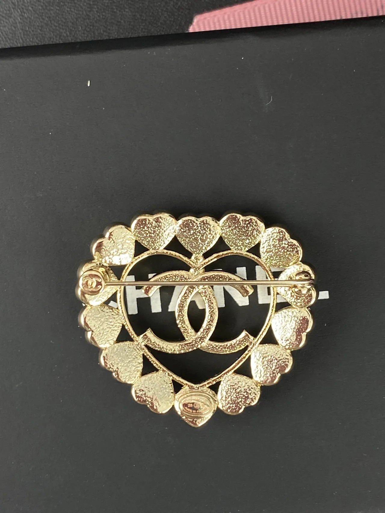 Chanel Broche Cristal Doré Transparente en Forme de Cœur 2