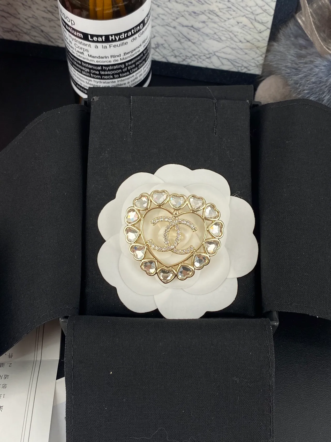 Chanel Broche Cristal Doré Transparente en Forme de Cœur 7