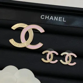 Chanel Interlocking CC পিঙ্ক গোল্ড লোগো ইনামেল-ফিল্ড ব্রোচ
