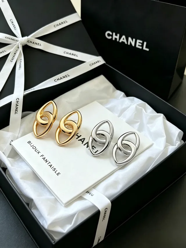 Chanel Interlocking Oval Silver-Tone Stud Earrings 4
