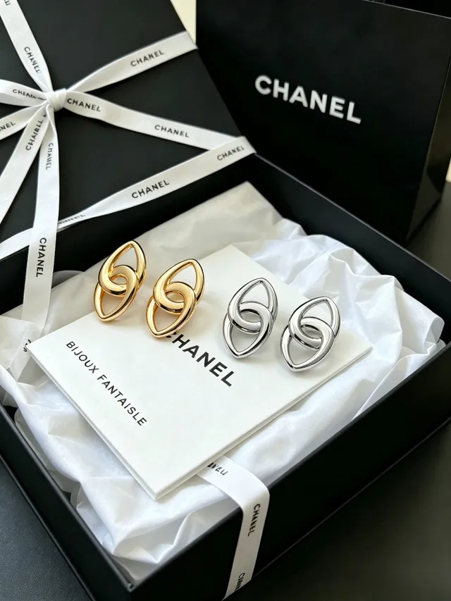 Chanel Interlocking Oval Silver-Tone Stud Earrings 5