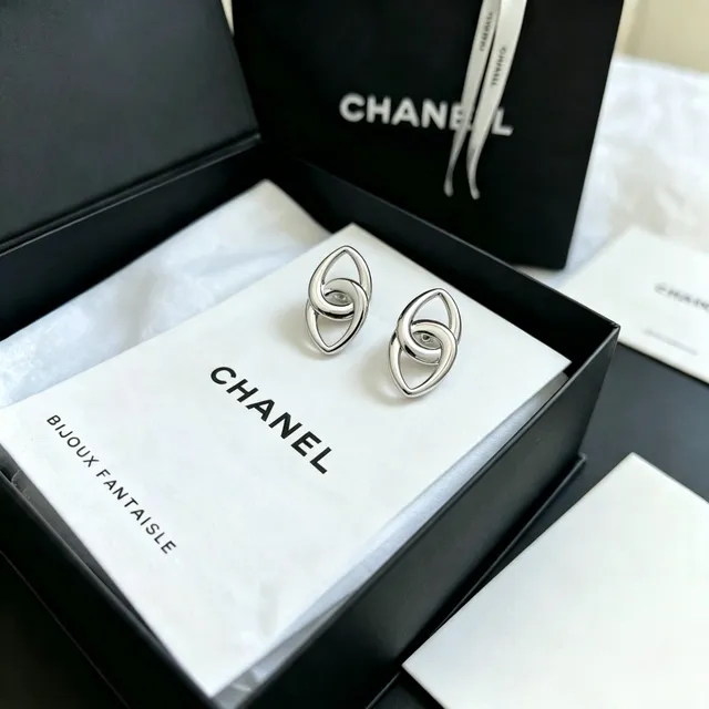 Chanel Interlocking Oval Silver-Tone Stud Earrings 8