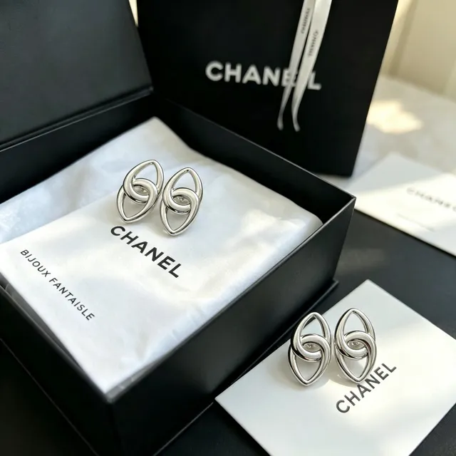 Chanel Interlocking Oval Silver-Tone Stud Earrings 9