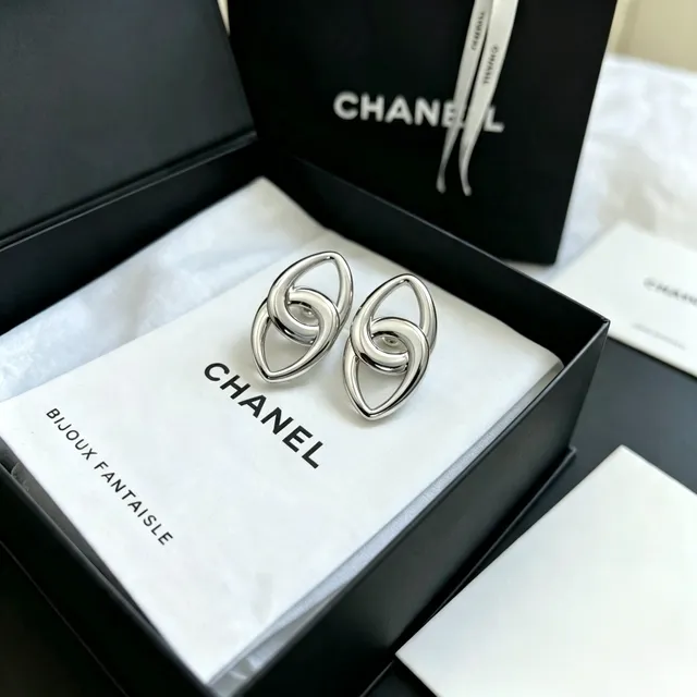 Chanel Interlocking Oval Silver-Tone Stud Earrings 11