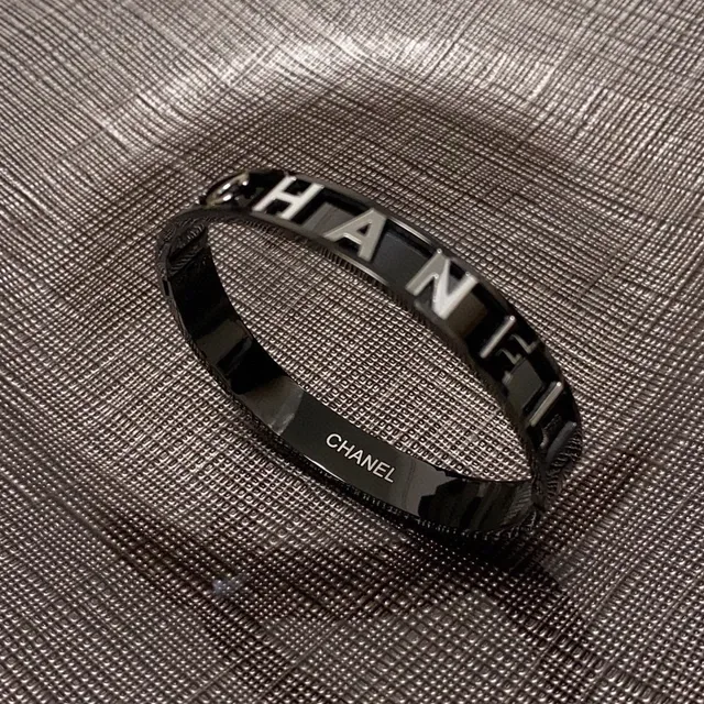Chanel Logo Bangle Pulseira Preta High-Gloss Metal Bracelet 4
