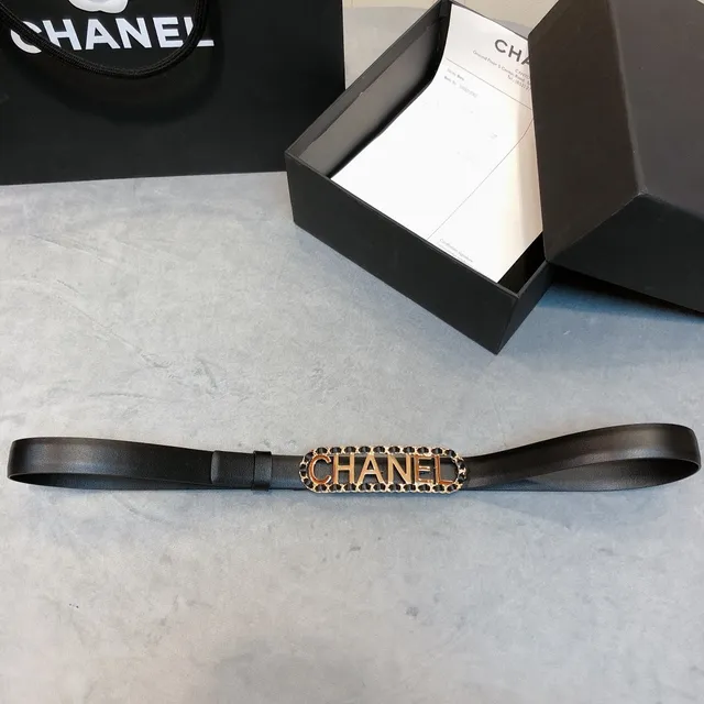 Cinturón Logo Chanel Negro con Adorno de Cadena Tono Dorado Cinturón de Cuero 2