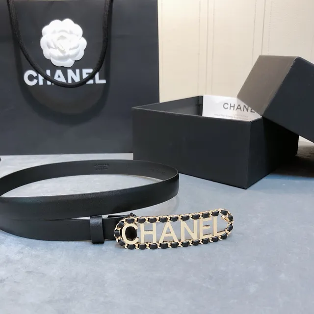 Cinturón Logo Chanel Negro con Adorno de Cadena Tono Dorado Cinturón de Cuero 3