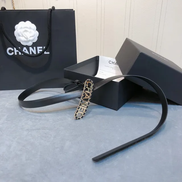 Cinturón Logo Chanel Negro con Adorno de Cadena Tono Dorado Cinturón de Cuero 4