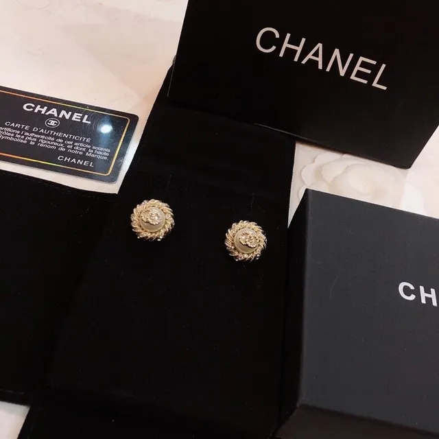 Chanel Pearl and CC Logo Stud Earrings 5