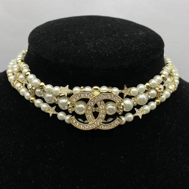 Colar choker Chanel pérolas e cristais logo CC 2