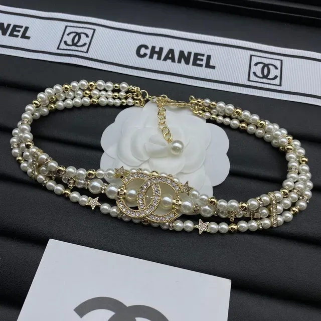 Colar choker Chanel pérolas e cristais logo CC 4