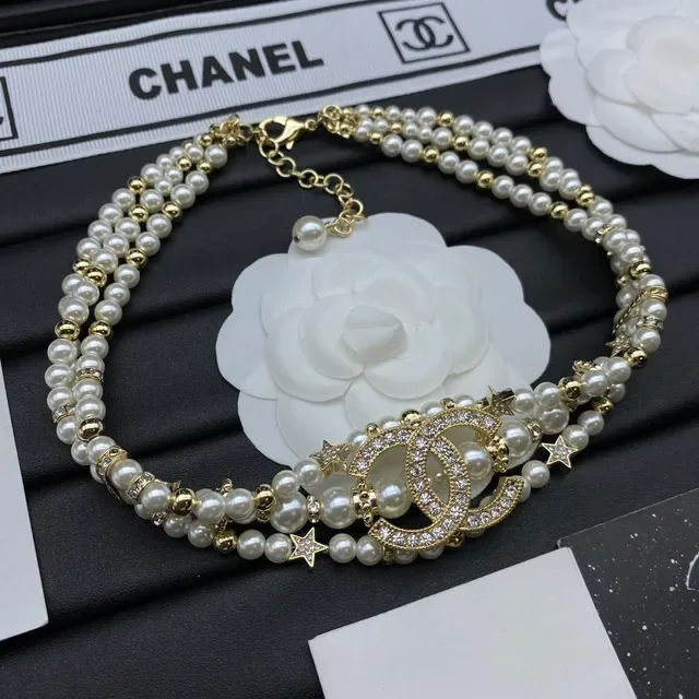 Colar choker Chanel pérolas e cristais logo CC 6