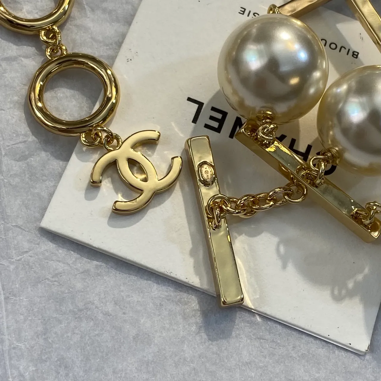 Chanel Pearl and Gold Bar Link Necklace 2