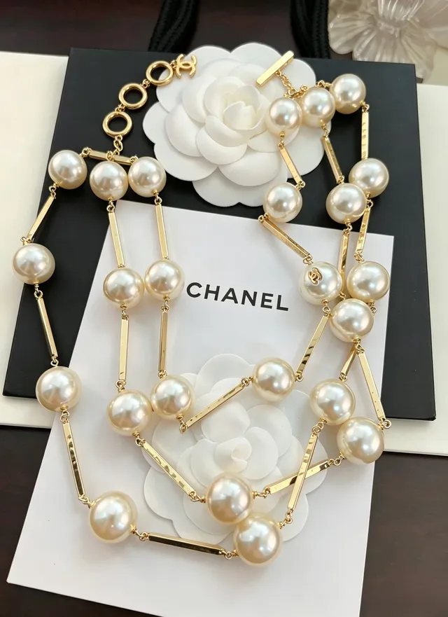 Chanel Pearl and Gold Bar Link Necklace 5