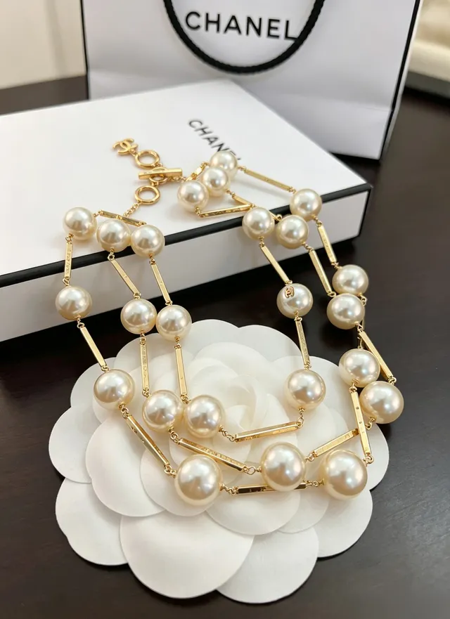 Chanel Pearl and Gold Bar Link Necklace 7