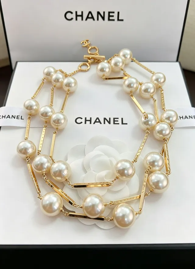 Chanel Pearl and Gold Bar Link Necklace 10
