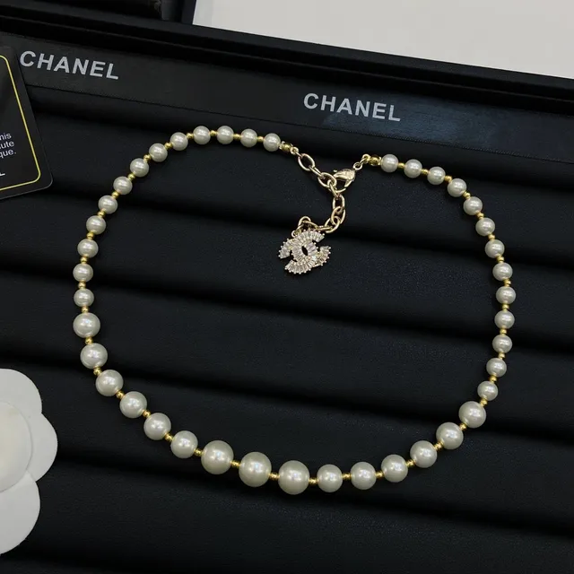 Collar Chanel Perla CC Cadena de Oro Blanco 3