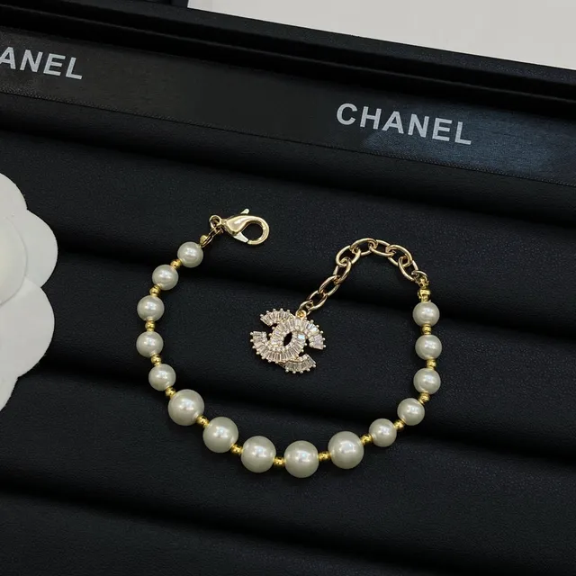 Collar Chanel Perla CC Cadena de Oro Blanco 4