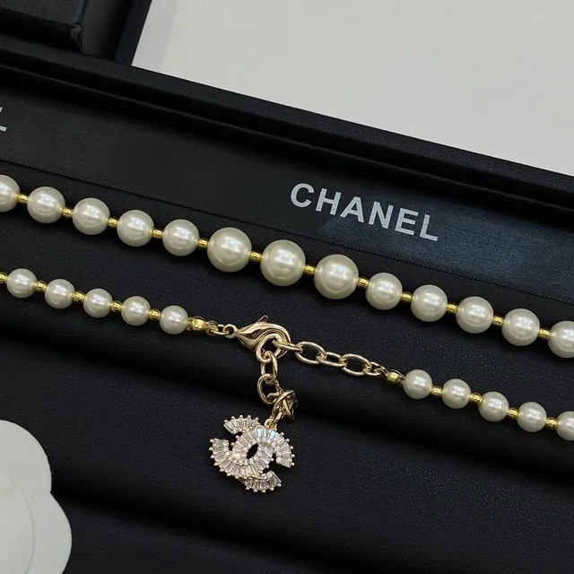 Collar Chanel Perla CC Cadena de Oro Blanco 6