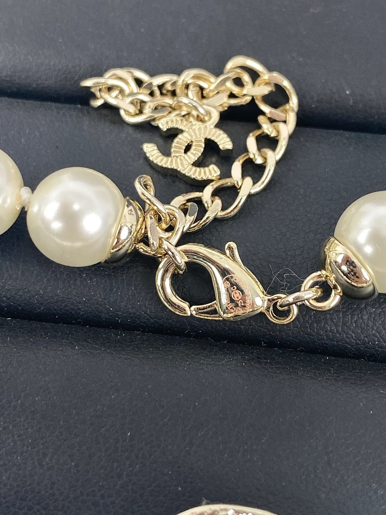 Chanel Collier perles chaîne blanc rose émaillé CC Logo Collier 2