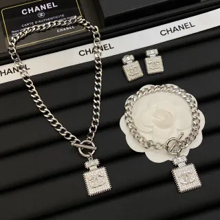 Chanel 银白色链条水晶镶嵌项链