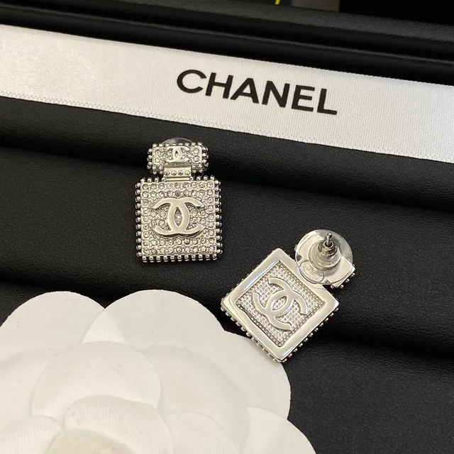Chanel Silver White Chain-Link Crystal-Embellished Necklace 2