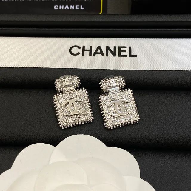Chanel Silver White Chain-Link Crystal-Embellished Necklace 5