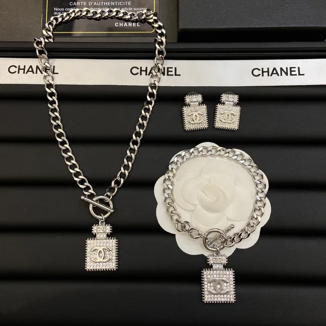 Chanel Silver White Chain-Link Crystal-Embellished Necklace 8