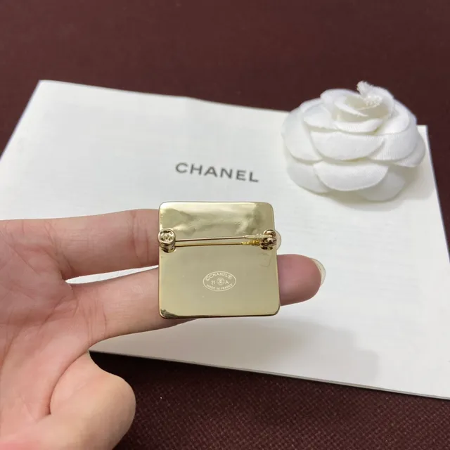 Chanel Broche Carré Brillant CC Broche Violet Doré Émaillé 4