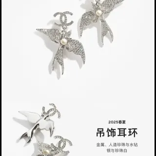 Chanel 燕子图案镶嵌水晶和珍珠垂坠耳环