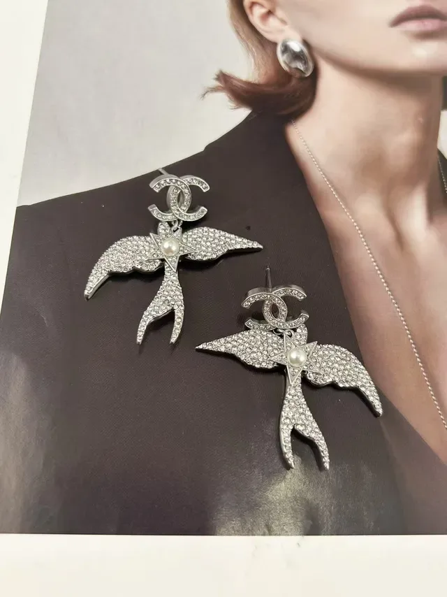 Chanel Motivo Andorinha Cristal Pavé e Pérola Brincos Pendentes 6