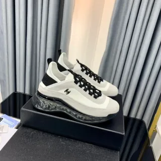 Chanel حذاء رياضي أبيض أسود منخفض أعلى جلد ومخمل سميك