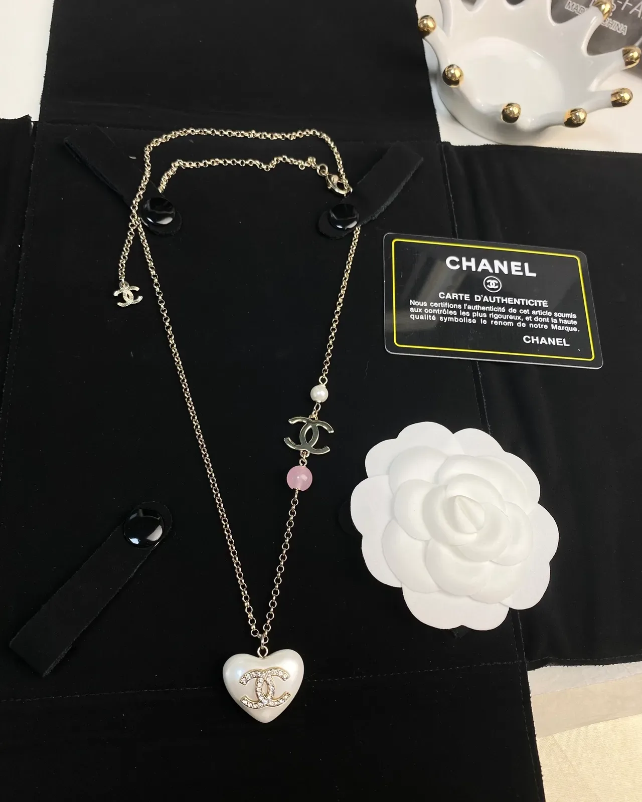 Collier Chanel pendentif en forme de cœur blanc et rose cristal-embellished logo CC 8