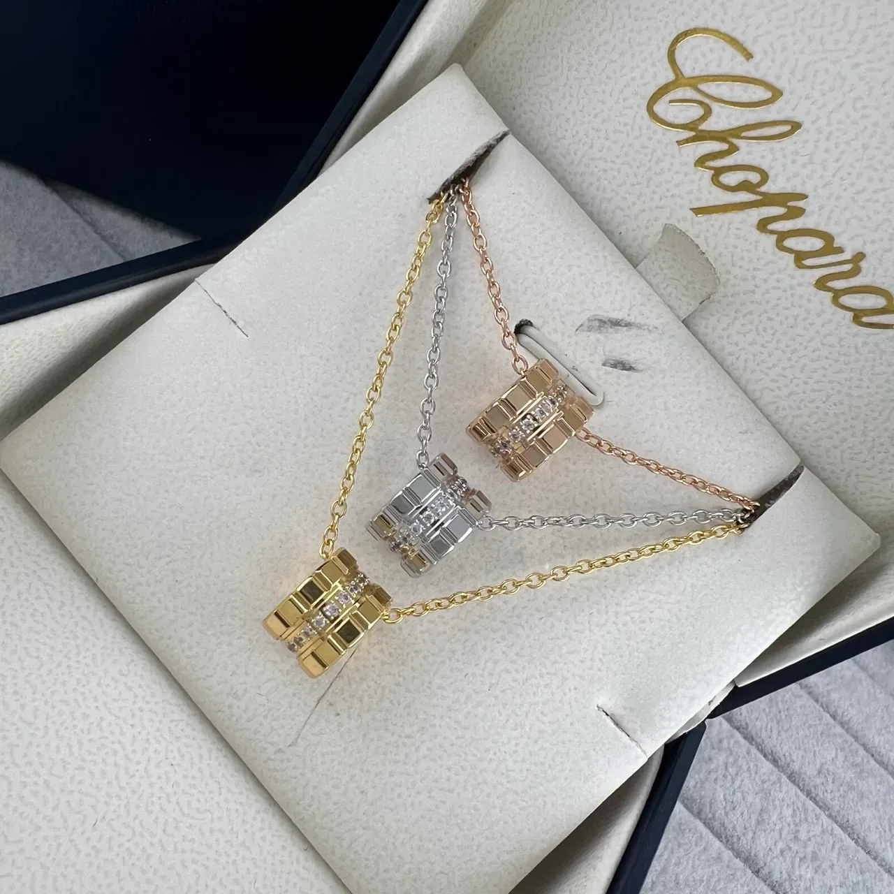Chopard Collier Pendentif Barril Géométrique en Or et Argent avec Pierres Pavé-Set 8