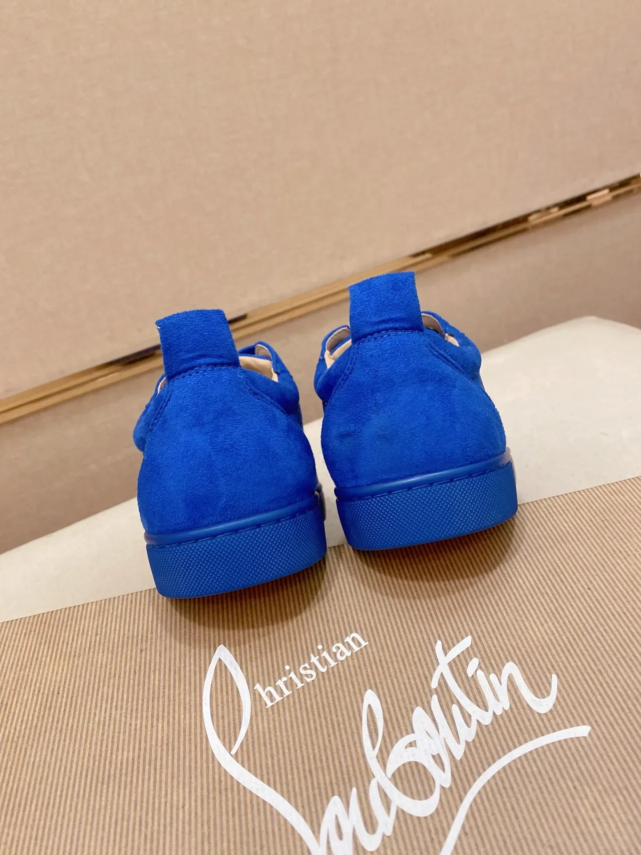 Christian Louboutin Spike Sneakers Bleu daim Style de vie 3