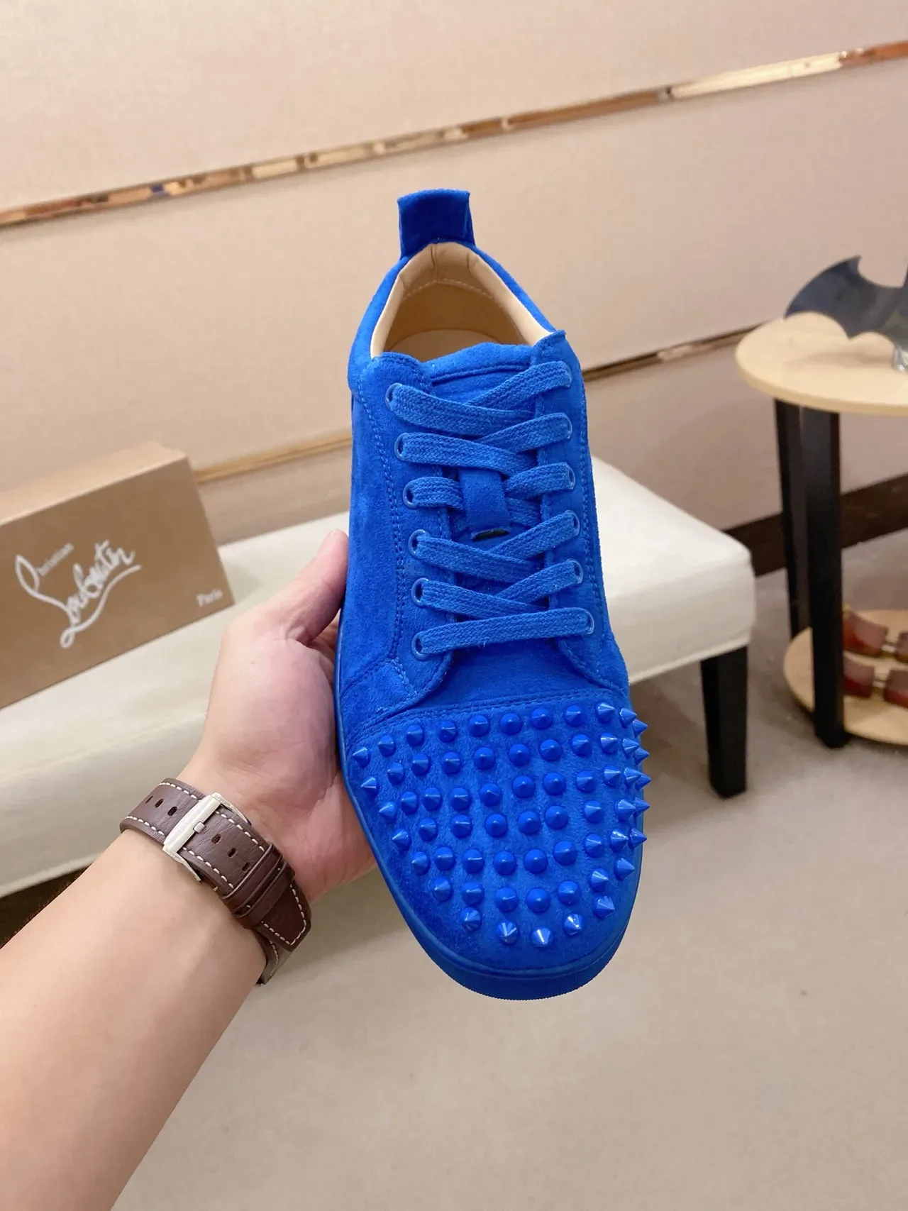 Christian Louboutin Spike Sneakers Bleu daim Style de vie 5