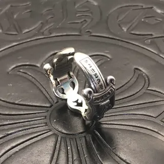 Chrome Hearts ক্রস মোটিফ এনগ্রেভড হিঞ্জড রিং