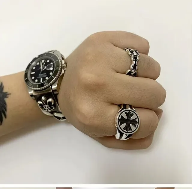 Chrome Hearts ক্রস মোটিফ এনগ্রেভড হিঞ্জড রিং 4