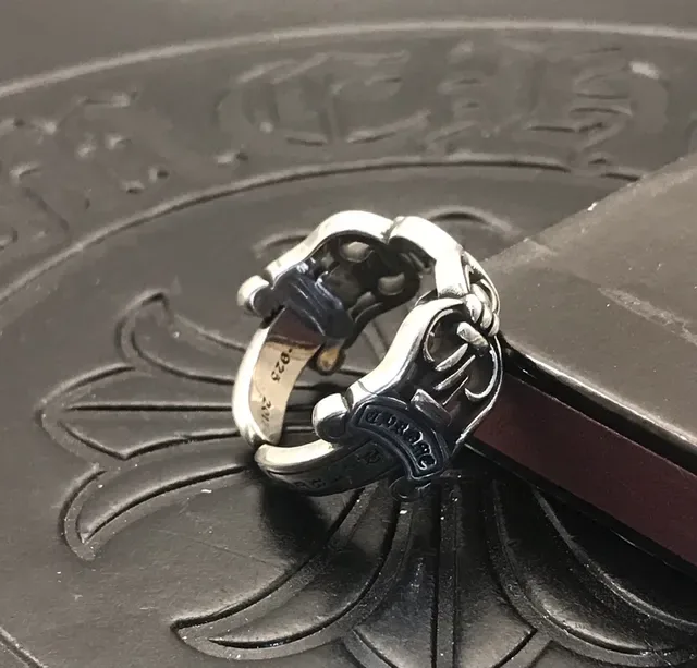 Chrome Hearts ক্রস মোটিফ এনগ্রেভড হিঞ্জড রিং 6
