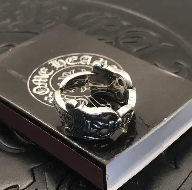 Chrome Hearts ক্রস মোটিফ এনগ্রেভড হিঞ্জড রিং 8