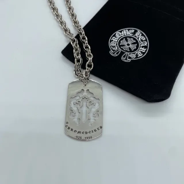 Collier Dog Tag Chrome Hearts Argent siluette découpée motif croix et épée 3