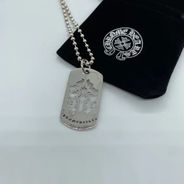 Collier Dog Tag Chrome Hearts Argent siluette découpée motif croix et épée 4