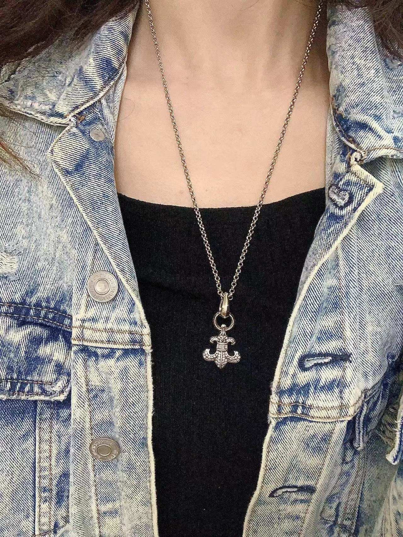 Chrome Hearts Fleur de Lis Prata Preto Metal Motivo Colar 2