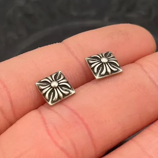 Chrome Hearts Brincos Stud Quadrados Floral Cross 5