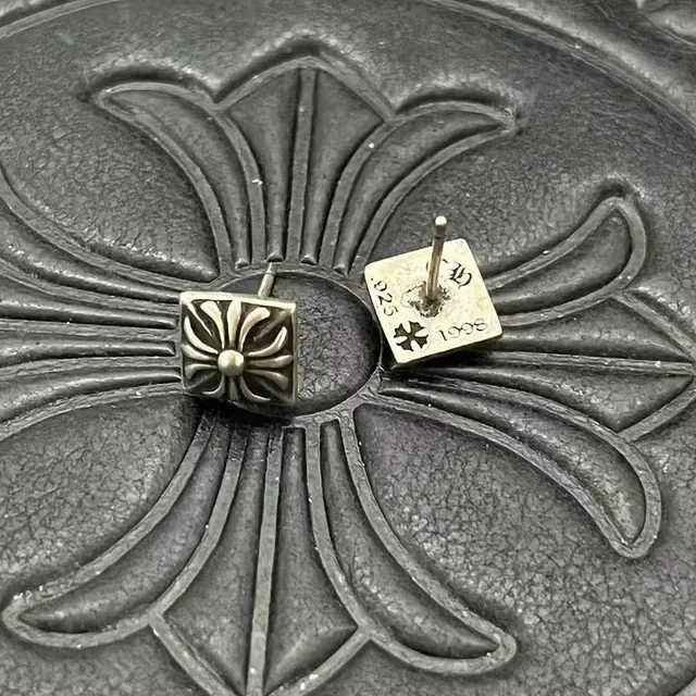 Chrome Hearts Brincos Stud Quadrados Floral Cross 6