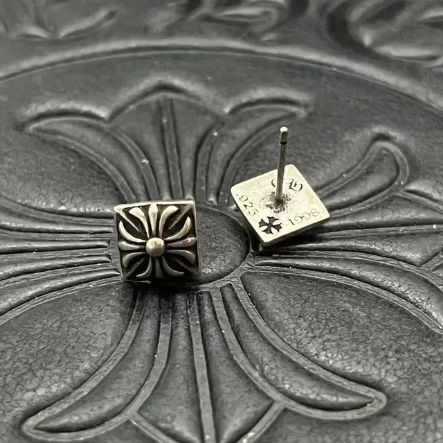Chrome Hearts Brincos Stud Quadrados Floral Cross 7