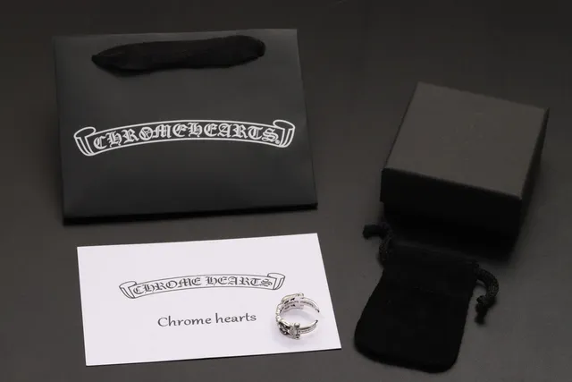 Chrome Hearts Anel de prata preto com motivo floral ornamentado de esmalte incrustado 6
