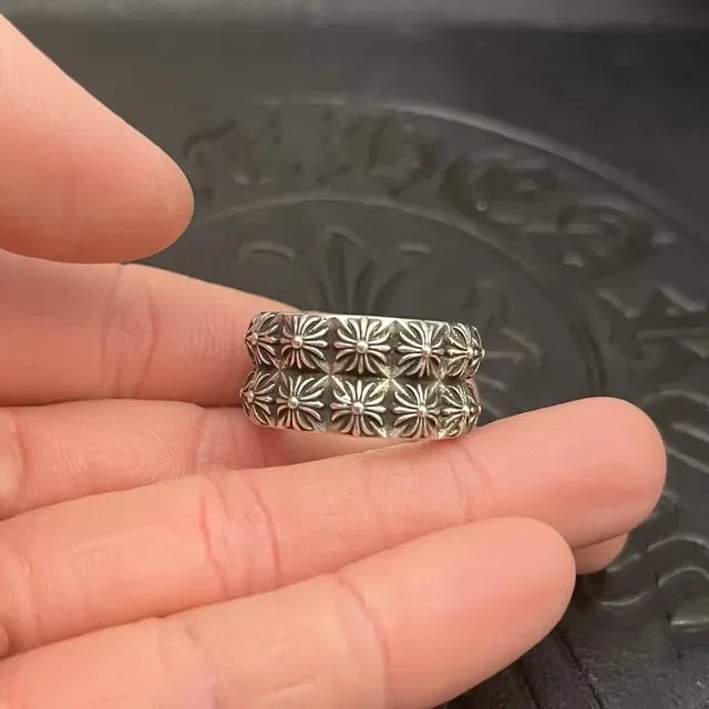 Chrome Hearts Anel Prata Banda Larga Relief Floral 2