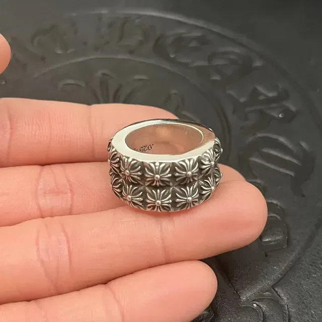 Chrome Hearts Anel Prata Banda Larga Relief Floral 5